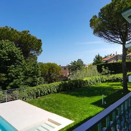 Sarah 102 Emma Villa *