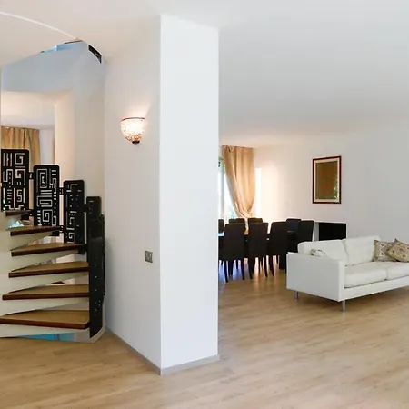 Sarah 102 Emma Riccione