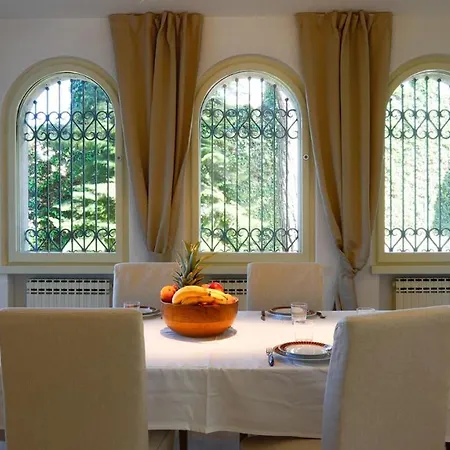 Sarah 102 Emma Villa Riccione