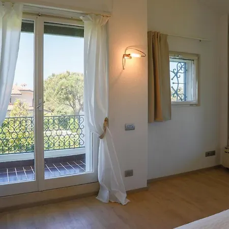 Sarah 102 Emma Villa