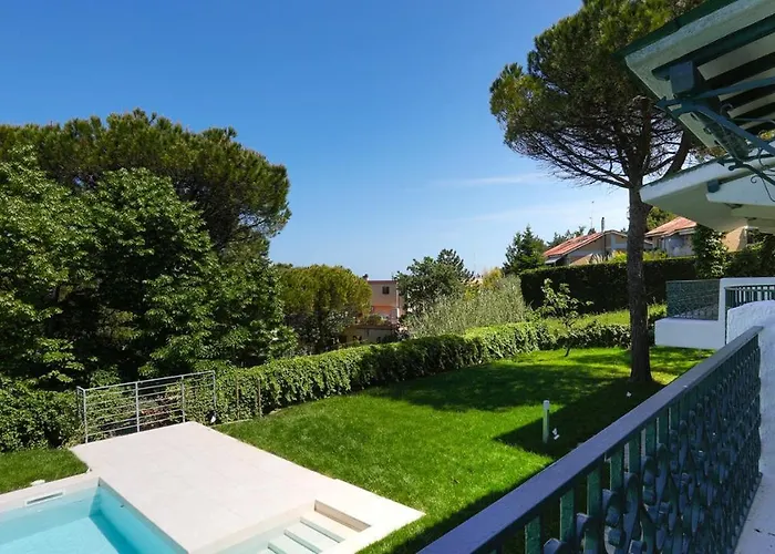 Sarah 102 Emma فيلة *