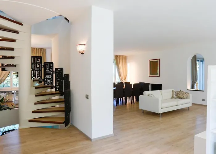 Sarah 102 Emma ريتشيوني