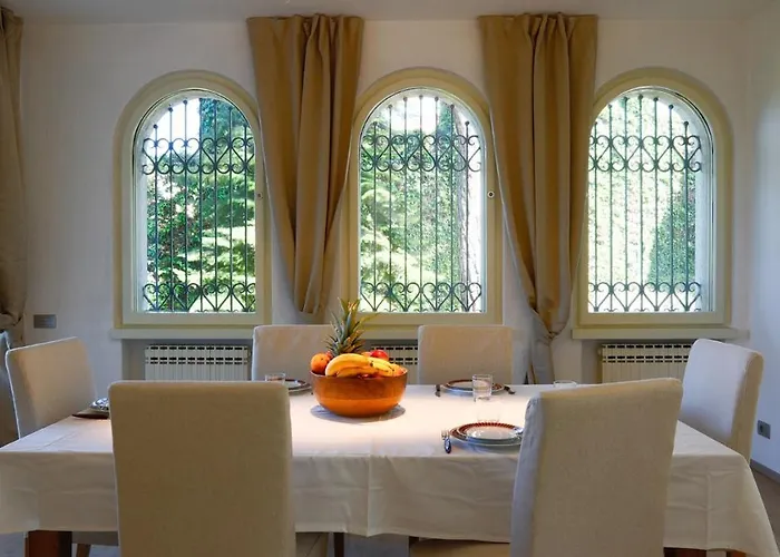 Sarah 102 Emma 빌라 리치오네