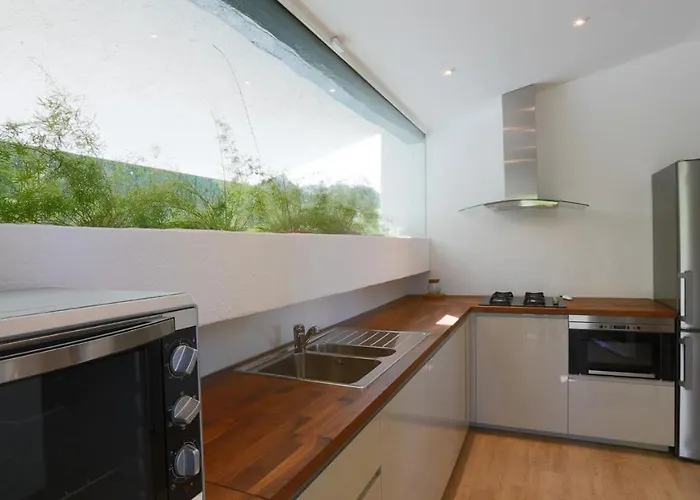 Sarah 102 Emma ريتشيوني